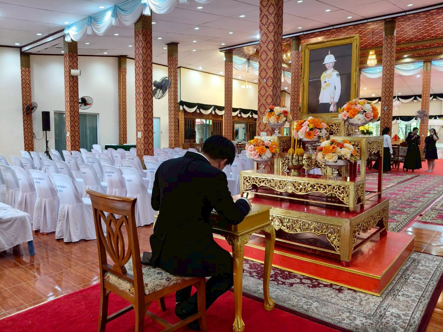 title - วันที่ 16 มิถุนายน 2569 เวลา 19.00 น. นายวิทูล ประดิษฐบุญ ปฏิรูปที่ดินจังหวัดปราจีนบุรี พร้อมด้วย ข้าราชการ และเจ้าหน้าที่ ส.ป.ก.ปราจีนบุรี เข้าร่วมพิธี บำเพ็ญกุศลสวดพระอภิธรรมอุทิศถวายพระกุศลแด่ สมเด็จพระเจ้าลูกเธอ เจ้าฟ้าพัชรกิติยาภา นเรนทิราเทพยวดี กรมหลวงราชสาริณีสิริพัชร มหาวัชรราชธิดา